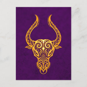 Intricate Yellow Taurus Zodiac op Paars Briefkaart
