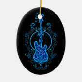 Intrict Blue Bass Guitar-ontwerp op zwart Keramisch Ornament (Voorkant)