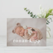 Introduceer vrolijk Bold Name Birth Announcement Aankondiging (Staand voorkant)