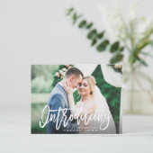 Introductie | Penseel script bruiloft Aankondiging Briefkaart (Staand voorkant)