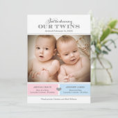 Introductie van onze tweeling jongen meisje roze b aankondiging (Staand voorkant)