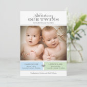Introductie van onze Twin Boys Blue Green Photo Bi Aankondiging (Staand voorkant)