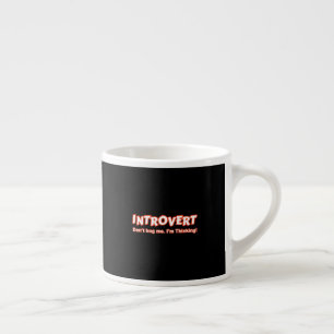 Introvert... ik denk er niet aan. espresso kop