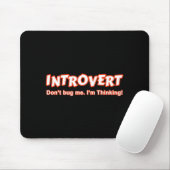 Introvert... ik denk er niet aan. muismat (Met muis)