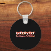 Introvert... ik denk er niet aan. sleutelhanger (Voorkant)
