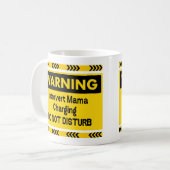 Introvert Mama Charging Funny Coffee Mug Gift Koffiemok (Voorkant links)