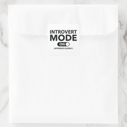 Introvert-modus ingeschakeld vierkante sticker (Tas)