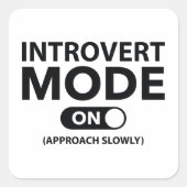 Introvert-modus ingeschakeld vierkante sticker (Voorkant)