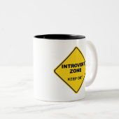 Introvert Zone uit Tweekleurige Koffiemok (Voorkant rechts)