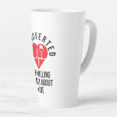 Introverte maar bereid om over de Mok van wijn te  (Rechterhoek)