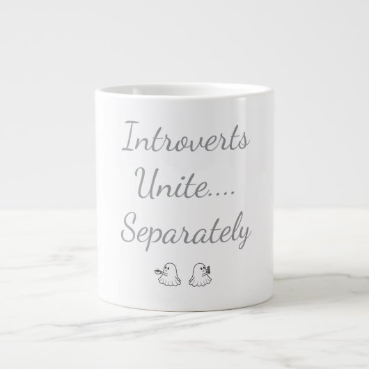 Introverte verenigen zich apart spoken grote koffiekop (Voorkant)