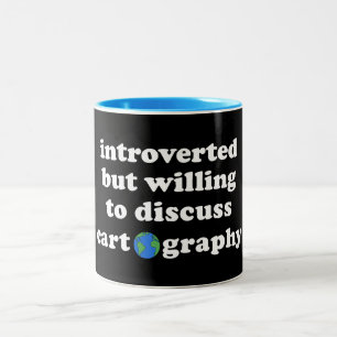 Introverted, maar bereid om cartografie te besprek tweekleurige koffiemok