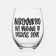 Introverted, maar bereid om honden te bespreken