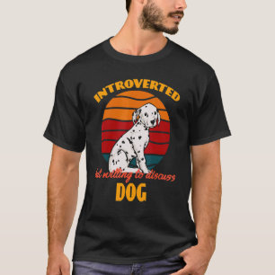 Introverted, maar wel bereid om de Dalmatische hon T-shirt