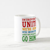 Introverts Unite - We zijn hier en willen naar hui Koffiemok (Voorkant rechts)