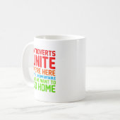 INTROVERTS UNITE WE ZIJN HIER ONVERENIGBAAR... KOFFIEMOK (Voorkant links)