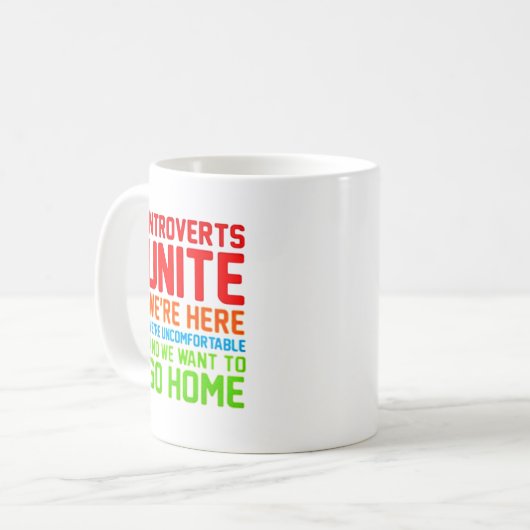 INTROVERTS UNITE WE ZIJN HIER ONVERENIGBAAR... KOFFIEMOK (Voorkant links)