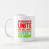 INTROVERTS UNITE WE ZIJN HIER ONVERENIGBAAR... KOFFIEMOK (Links)