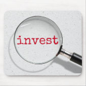 Investeer tekst onder invloed van vergrootglas muismat (Voorkant)