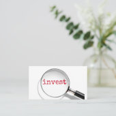 Investeer tekst onder invloed van vergrootglas visitekaartje (Staand voorkant)