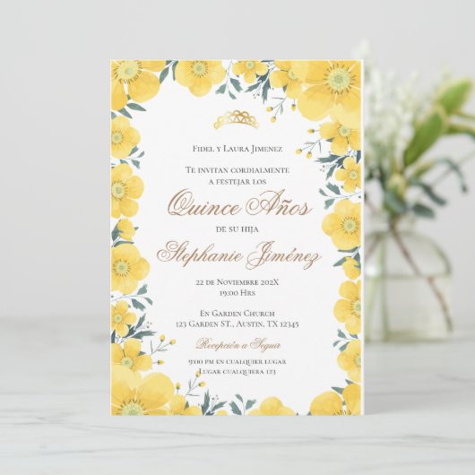 Invitación Spanish Quinceanera yellow floral invit Kaart (Staand voorkant)