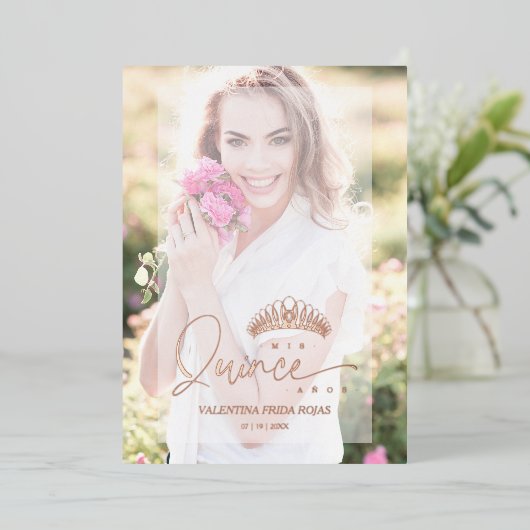 Invitación XV Princess Crown Elegant Overlay Vellu Folie Uitnodiging (Staand Voorkant)