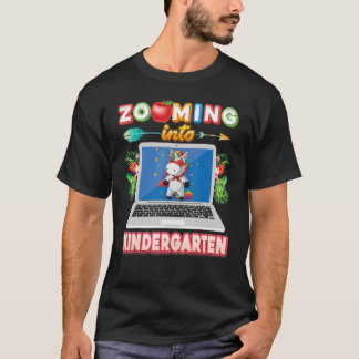 Inzoomen op virtueel eenhoorn kind kleuterklas t-shirt