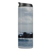 Ionisch zee geagiteerd met schuim dat botst thermosbeker (Geroteerd rechts)