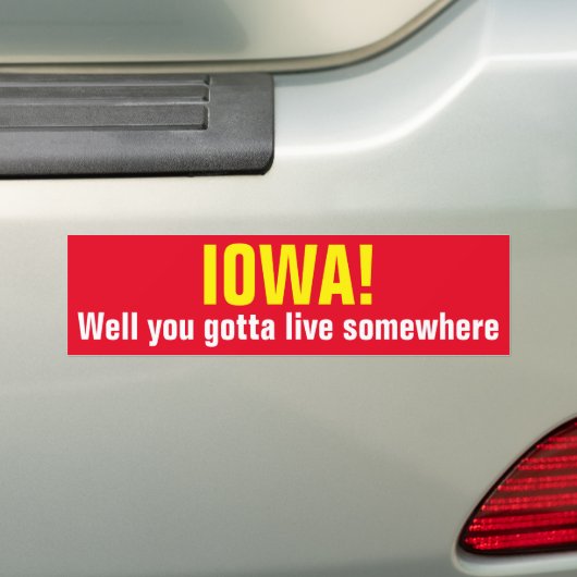 IOWA! Je moet ergens wonen. Bumpersticker (Op auto)