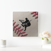 iPitch Player Silhouette op Baseball Background Vierkante Klok (Huis)