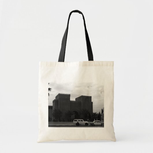  Iraakse museum in Bagdad 1970 Tote Bag (Voorkant)