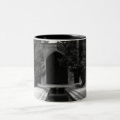  Iran Isfahan moskee Two-Tone Coffee Mok (Center)