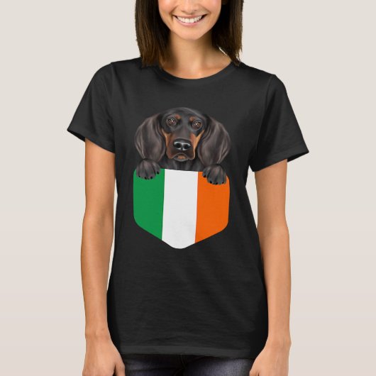 Ireland Flag Black and Tan Coonhound Dog In Pocket T-shirt (Voorkant)