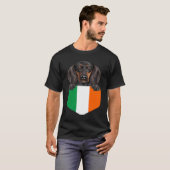 Ireland Flag Black and Tan Coonhound Dog In Pocket T-shirt (Voorkant volledig)