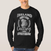 Ireland is Calling and I Must Go Irish St Patricks T-shirt (Voorkant)