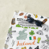 Ireland Sketch Doodle Pattern Strandlaken (In situ)