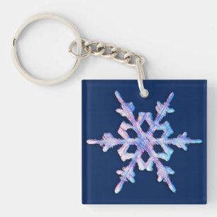 Iridescent sneeuwvlok op donkerblauw sleutelhanger