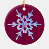 Iridescent Snowflake op het Bourgogne keramisch Or Keramisch Ornament (Achterkant)