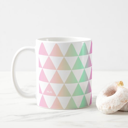 Iridescent Triangles Pattern Monogram Mok (Met donut)