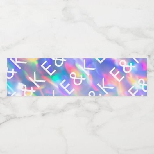 Iridescent Ultra Modern Monogram Weddenschap Waterfles Etiket (Enkel label)
