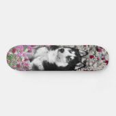 Irie the Siberian Husky in Flowers Skateboard (Horizontaal)
