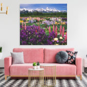 Iris en Lupine garden en Teton Range; Canvas Afdruk (Insitu (Woonkamer))