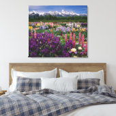 Iris en Lupine garden en Teton Range; Canvas Afdruk (Insitu (Slaapkamer))