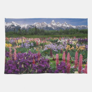 Iris en Lupine garden en Teton Range; Theedoek