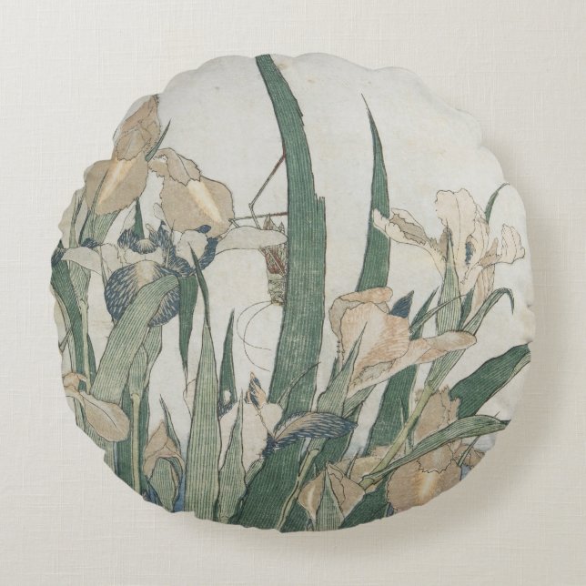 Iris Flowers and Grasshopper, c.1830-31 Rond Kussen (Voorkant)