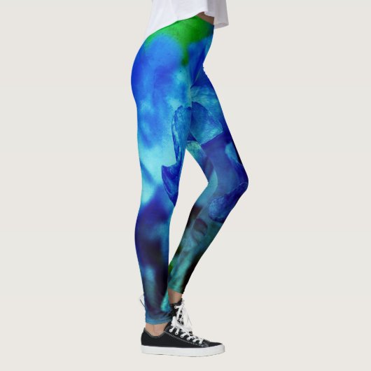Iris in blauw leggings (Rechts)