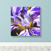Iris in Violet Lila en Paarse botanische kunst Canvas Afdruk (Insitu (Houten vloer))