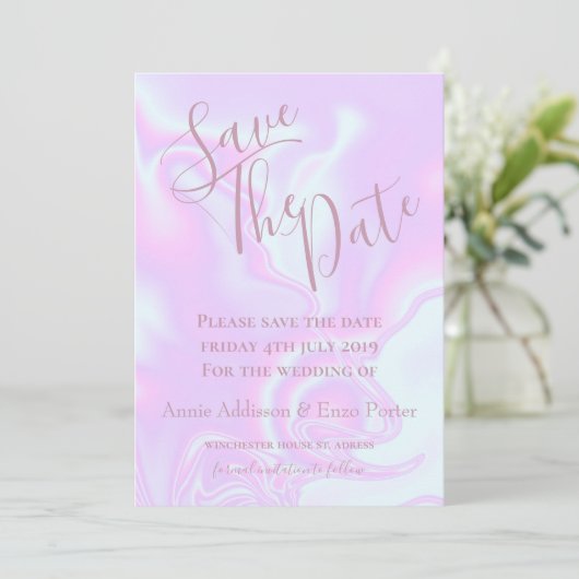 Iriserende eenhoorn huid namaak holografische text save the date (Staand voorkant)