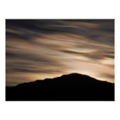Iriserende wolken over Pikes Peak Silhouette Perfect Poster (Voorkant)