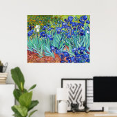 Irises van Vincent Van Gogh die een levendige schi Poster (Thuiskantoor)
